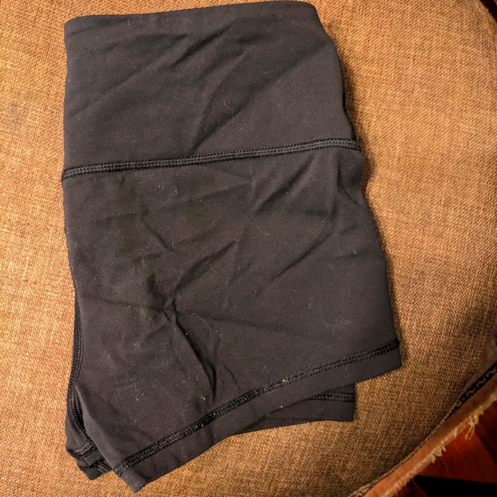 Lululemon size 4 booty short
